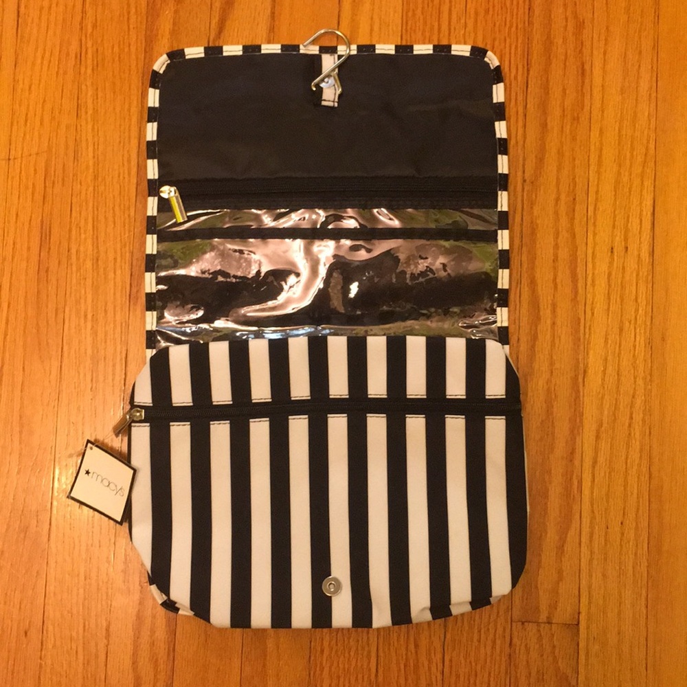 Hanging Makeup and Skincare Organizer Bag